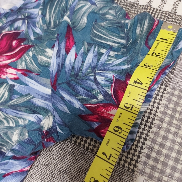 LOLË t-shirt - Picture 9 of 11